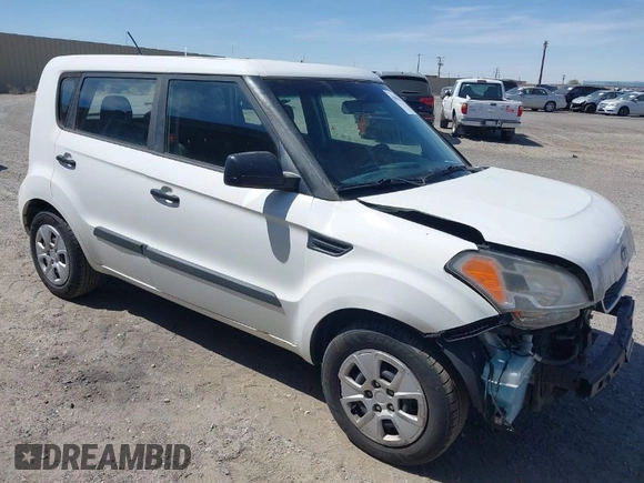 2011 Kia Soul with VIN KNDJT2A18B7335399, listed as a IAAI auction lot 42044402 with 199,371 mi miles. Bid and sale history available at carsss.com. Image 1.