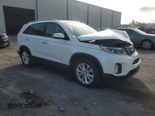 2015 Kia Sorento EX z VIN 5XYKU4A74FG638111, wystawiony jako Copart lot #59790905 z przebiegiem 81 056 mil mil oraz Szkoda całkowita • Salvage title. Historia ofert i sprzedaży dostępna na DreamBid. Obrazek 4.