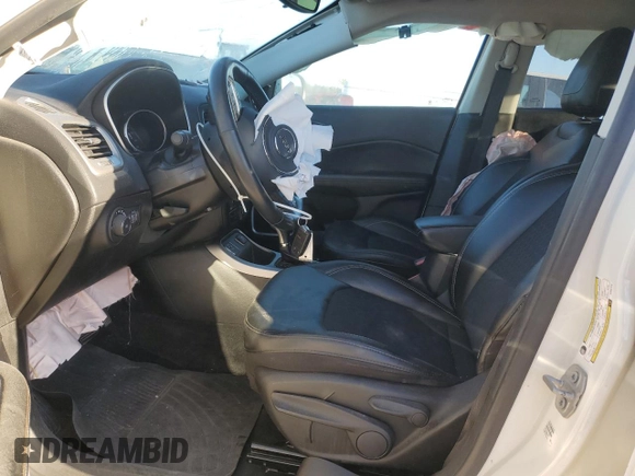 2019 Jeep Compass Altitude z VIN 3C4NJCBB0KT652173, wystawiony jako Copart lot #47865765 z przebiegiem Nie podano mil oraz Szkoda całkowita • Salvage title. Historia ofert i sprzedaży dostępna na DreamBid. Obrazek 7.