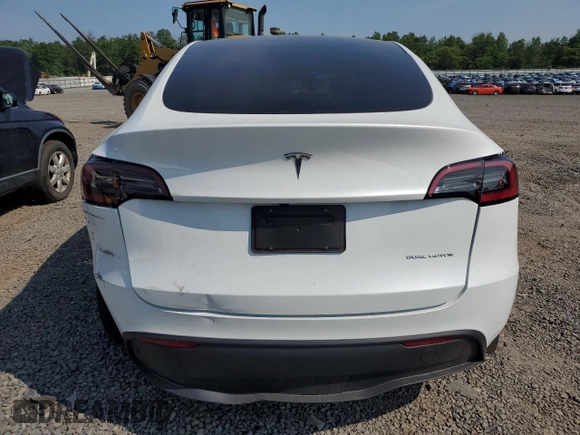 2024 Tesla Model Y Long Range with VIN 7SAYGDEE3RA300642, listed as a Copart auction lot 60530375 with 8,361 mi miles and Salvage title. Bid and sale history available at DreamBid. Image 6.