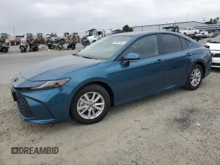2025 Toyota Camry LE z VIN 4T1DAACK1SU124657, wystawiony jako Copart lot #58063395 z przebiegiem 1 697 mil mil oraz Szkoda całkowita • Salvage title. Historia ofert i sprzedaży dostępna na DreamBid. Obrazek 1.
