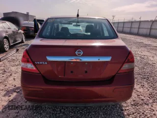 2010 Nissan Versa S z VIN 3N1BC1APXAL439022, wystawiony jako Copart lot #51972715 z przebiegiem 176 841 mil mil oraz Szkoda całkowita • Salvage title. Historia ofert i sprzedaży dostępna na DreamBid. Obrazek 6.