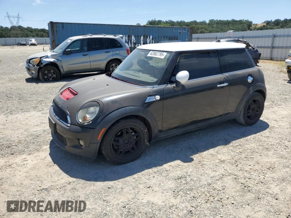 2009 MINI Hardtop S z VIN WMWMF73559TX40670, wystawiony jako Copart lot #62862795 z przebiegiem Nie podano mil oraz Czysty tytuł • Clean title. Historia ofert i sprzedaży dostępna na DreamBid. Obrazek 1.