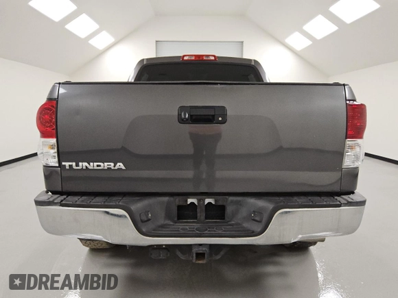 2011 Toyota Tundra z VIN 5TFEY5F10BX115722, wystawiony jako Copart lot #47325435 z przebiegiem 231 924 mil mil oraz Czysty tytuł • Clean title. Historia ofert i sprzedaży dostępna na DreamBid. Obrazek 6.