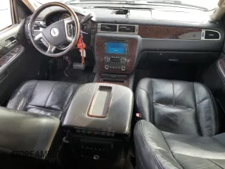 2007 GMC Sierra Denali z VIN 2GTEK638171644352, wystawiony jako Copart lot #44803455 z przebiegiem 202 481 mil mil oraz Szkody całkowita. Historia ofert i sprzedaży dostępna na DreamBid. Obrazek 8.