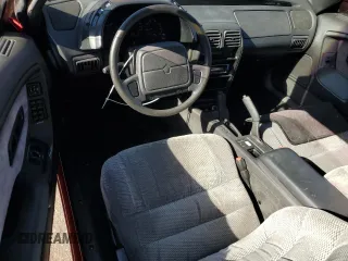 1995 Chrysler LeBaron z VIN 1C3EU4538SF506684, wystawiony jako Copart lot #76207694 z przebiegiem 197 644 mil mil oraz Tytuł czysty. Historia ofert i sprzedaży dostępna na DreamBid. Obrazek 8.