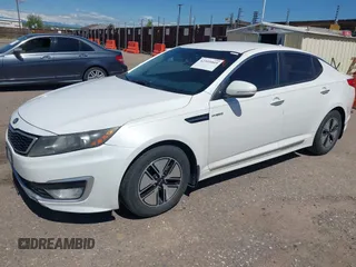 2013 Kia Optima EX z VIN KNAGM4AD6D5056638, wystawiony jako IAAI lot #42311049 z przebiegiem 170 817 mil mil oraz . Historia ofert i sprzedaży dostępna na DreamBid. Obrazek 2.