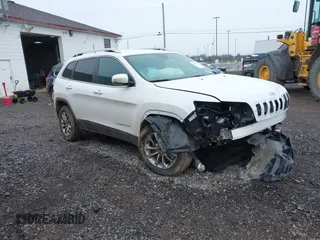 2020 Jeep Cherokee Altitude z VIN 1C4PJMLXXLD635994, wystawiony jako IAAI lot #42074726 z przebiegiem 25 766 mil mil oraz . Historia ofert i sprzedaży dostępna na DreamBid. Obrazek 1.