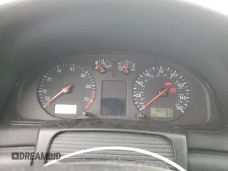 2000 Volkswagen Passat z VIN WVWMA23B5YP299351, wystawiony jako Copart lot #44905385 z przebiegiem 186 402 mil mil oraz Czysty tytuł • Clean title. Historia ofert i sprzedaży dostępna na DreamBid. Obrazek 9.