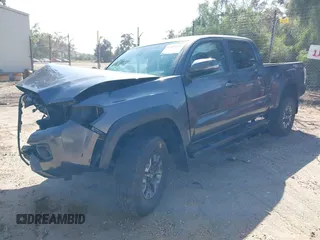 2021 Toyota Tacoma SR5 z VIN 3TMDZ5BN8MM117163, wystawiony jako IAAI lot #42070540 z przebiegiem 12 790 mil mil oraz . Historia ofert i sprzedaży dostępna na DreamBid. Obrazek 2.