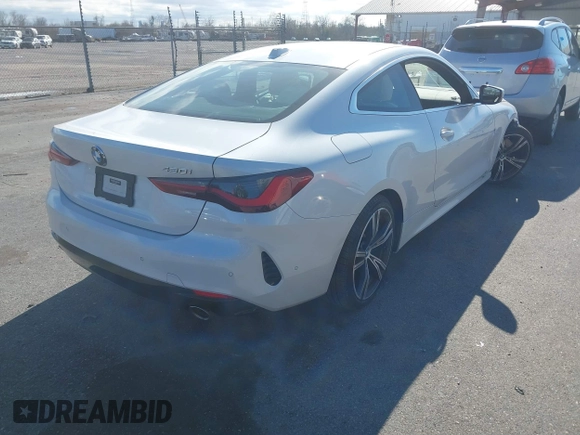 2024 BMW 4 Series 430i z VIN WBA53AP04RCN45331, wystawiony jako IAAI lot #41592661 z przebiegiem 10 078 mil mil oraz . Historia ofert i sprzedaży dostępna na DreamBid. Obrazek 4.