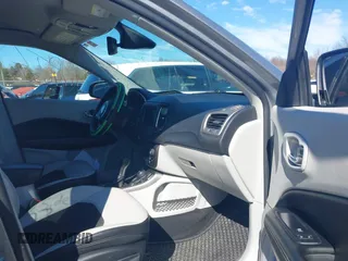 2019 Jeep Compass Altitude z VIN 3C4NJDBB4KT786870, wystawiony jako IAAI lot #41740323 z przebiegiem 165 092 mil mil oraz . Historia ofert i sprzedaży dostępna na DreamBid. Obrazek 5.