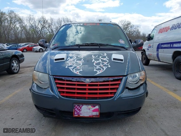 2007 Chrysler Town & Country LWB Touring with VIN 2A4GP54LX7R360821, listed as a IAAI auction lot 41866607 with 355,787 mi miles. Bid and sale history available at carsss.com. Image 6.