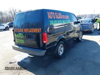 2004 Chevrolet Astro Cargo with VIN 1GCDM19X04B123352, listed as a IAAI auction lot 41879842 with 197,916 mi miles. Bid and sale history available at carsss.com. Image 4.