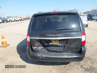 2015 Chrysler Town & Country Touring with VIN 2C4RC1BG0FR672993, listed as a IAAI auction lot 41797935 with 116,815 mi miles. Bid and sale history available at carsss.com. Image 16.