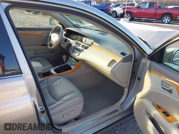 2006 Toyota Avalon XL with VIN 4T1BK36B96U125010, listed as a IAAI auction lot 41446847 with 84,984 mi miles. Bid and sale history available at carsss.com. Image 5.
