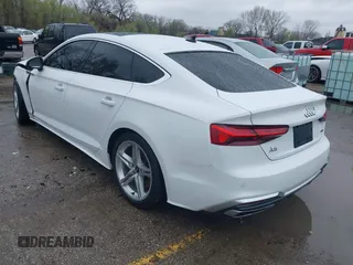 2022 Audi A5 Sportback S line Premium Plus z VIN WAUFACF57NA033636, wystawiony jako IAAI lot #41947545 z przebiegiem 75 797 mil mil oraz . Historia ofert i sprzedaży dostępna na DreamBid. Obrazek 3.