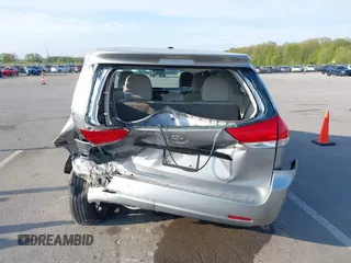 2013 Toyota Sienna L z VIN 5TDZK3DC2DS321418, wystawiony jako IAAI lot #42095972 z przebiegiem 189 688 mil mil oraz . Historia ofert i sprzedaży dostępna na DreamBid. Obrazek 17.