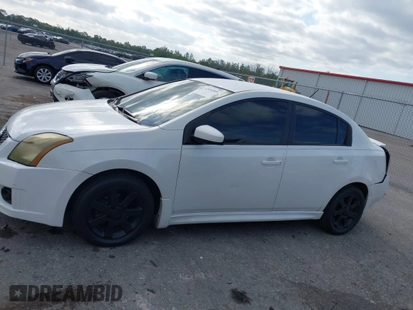 2012 Nissan Sentra 2.0 z VIN 3N1AB6AP0CL701340, wystawiony jako IAAI lot #42094800 z przebiegiem 189 128 mil mil oraz . Historia ofert i sprzedaży dostępna na DreamBid. Obrazek 14.