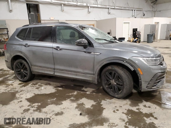 2022 Volkswagen Tiguan SE R-Line Black with VIN 3VV8B7AX3NM095130, listed as a Copart auction lot 88801635 with 49,465 mi miles and Salvage Title. Bid and sale history available at DreamBid. Image 4.