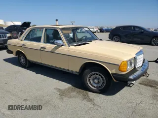 1984 Mercedes-Benz 300 D с VIN WDBAB33A9EA147115, выставлен на аукционе Copart как лот 61462545 с пробегом 285 650 миль миль и Чистый • Clean title. История ставок и продаж доступна на DreamBid. Изображение 4.