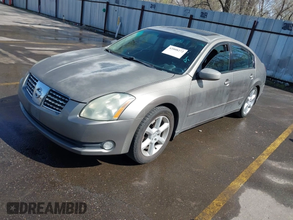 2005 Nissan Maxima 3.5 SL with VIN 1N4BA41E15C832028, listed as a IAAI auction lot 42008272 with 201,978 mi miles. Bid and sale history available at carsss.com. Image 2.