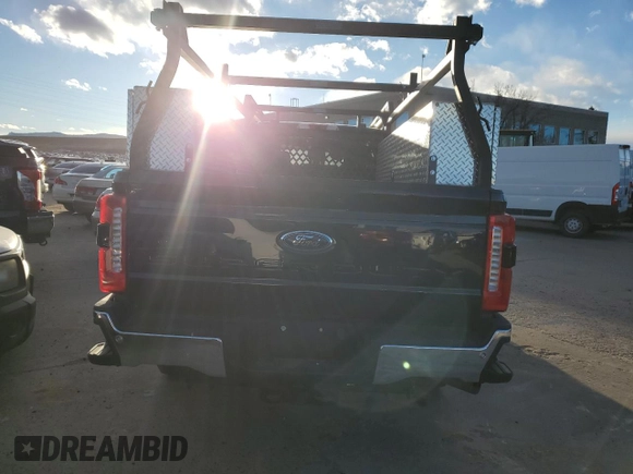 2023 Ford F-250 XL z VIN 1FT7W2AA5PEC70922, wystawiony jako Copart lot #81180284 z przebiegiem Nie podano mil oraz Czysty tytuł • Clean title. Historia ofert i sprzedaży dostępna na DreamBid. Obrazek 6.