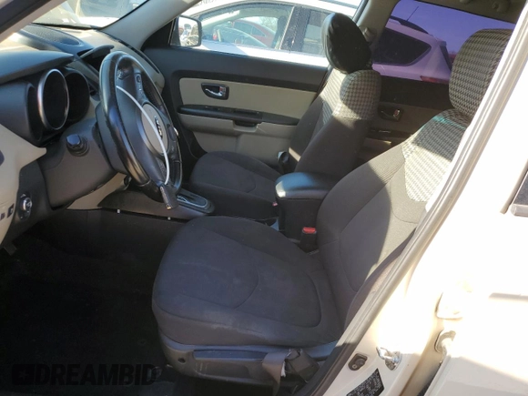 2013 Kia Soul + z VIN KNDJT2A65D7501232, wystawiony jako Copart lot #42300485 z przebiegiem 148 800 mil mil oraz Szkoda całkowita • Salvage title. Historia ofert i sprzedaży dostępna na DreamBid. Obrazek 7.