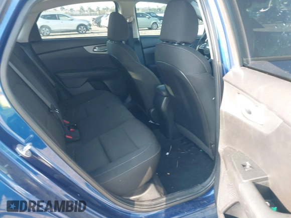 2021 Kia Forte LXS z VIN 3KPF24AD4ME406468, wystawiony jako IAAI lot #41977991 z przebiegiem 42 367 mil mil oraz . Historia ofert i sprzedaży dostępna na DreamBid. Obrazek 8.