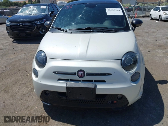 2015 FIAT 500e с VIN 3C3CFFGE9FT507138, выставлен на аукционе IAAI как лот 42625560 с пробегом 45 930 миль миль и . История ставок и продаж доступна на DreamBid. Изображение 6.