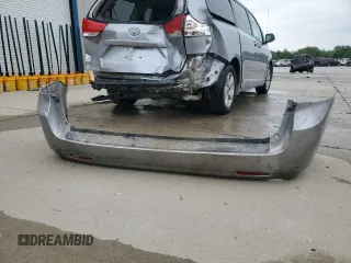 2012 Toyota Sienna LE AAS z VIN 5TDKK3DC0CS222967, wystawiony jako Copart lot #58044405 z przebiegiem 219 970 mil mil oraz Szkoda całkowita • Salvage title. Historia ofert i sprzedaży dostępna na DreamBid. Obrazek 13.