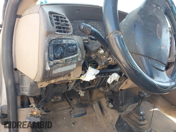 1998 Ford F-150 с VIN 1FTZF18W1WKB05728, выставлен на аукционе IAAI как лот 42467863 с пробегом 172 044 миль миль и . История ставок и продаж доступна на DreamBid. Изображение 11.