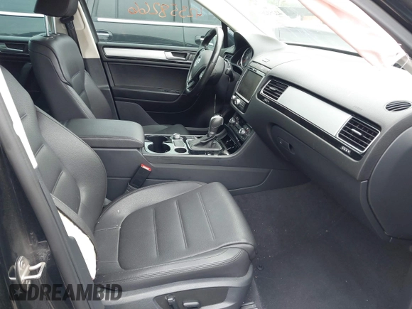 2016 Volkswagen Touareg Sport с VIN WVGEF9BP7GD012373, выставлен на аукционе IAAI как лот 42358266 с пробегом 81 827 миль миль и . История ставок и продаж доступна на DreamBid. Изображение 5.