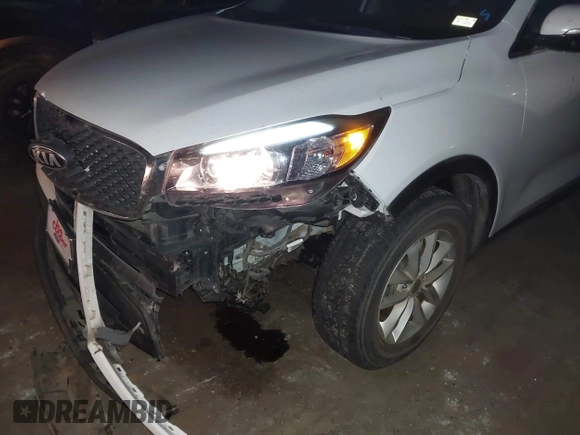 2018 Kia Sorento LX with VIN 5XYPG4A33JG346937, listed as a IAAI auction lot 40981792 with 80,590 mi miles. Bid and sale history available at carsss.com. Image 6.