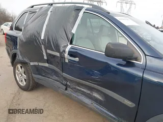 2004 Volvo XC90 with VIN YV1CM59H741117317, listed as a IAAI auction lot 41581357 with 300,681 mi miles. Bid and sale history available at carsss.com. Image 6.