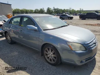 2005 Toyota Avalon XL z VIN 4T1BK36B95U005898, wystawiony jako Copart lot #54469595 z przebiegiem 176 901 mil mil oraz Szkoda całkowita • Salvage title. Historia ofert i sprzedaży dostępna na DreamBid. Obrazek 4.