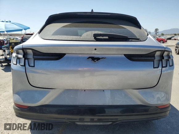 2022 Ford Mustang Mach-E Premium z VIN 3FMTK3R70NMA26901, wystawiony jako Copart lot #58850845 z przebiegiem 24 837 mil mil oraz Szkoda całkowita • Salvage title. Historia ofert i sprzedaży dostępna na DreamBid. Obrazek 6.