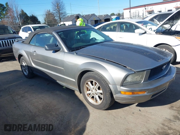 2008 Ford Mustang Deluxe with VIN 1ZVHT84N285204745, listed as a IAAI auction lot 41696010 with 204,987 mi miles and . Bid and sale history available at carsss.com. Image 1.