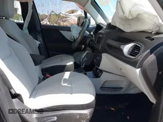 2018 Jeep Renegade Latitude with VIN ZACCJABB7JPH06179, listed as a IAAI auction lot 41900688 with 115,277 mi miles. Bid and sale history available at carsss.com. Image 5.