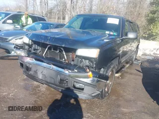 2006 Chevrolet Silverado 1500 LT1 with VIN 2GCEK13TX61199311, listed as a IAAI auction lot 41275692 with 176,734 mi miles. Bid and sale history available at carsss.com. Image 2.