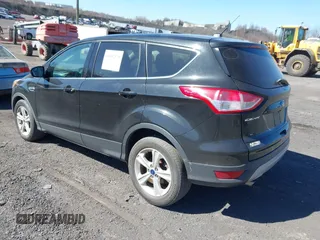 2015 Ford Escape SE with VIN 1FMCU9GX2FUB68101, listed as a IAAI auction lot 41902379 with 136,248 mi miles. Bid and sale history available at carsss.com. Image 3.