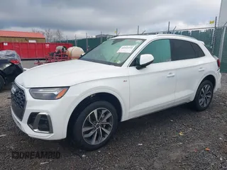 2024 Audi Q5 S line Premium z VIN WA1GAAFY4R2024229, wystawiony jako IAAI lot #40549244 z przebiegiem 7 641 mil mil oraz . Historia ofert i sprzedaży dostępna na DreamBid. Obrazek 2.