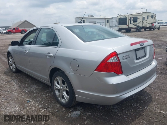 2012 Ford Fusion SE z VIN 3FAHP0HA3CR421636, wystawiony jako IAAI lot #42454385 z przebiegiem 138 282 mil mil oraz . Historia ofert i sprzedaży dostępna na DreamBid. Obrazek 3.