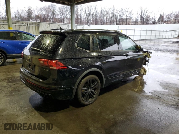 2022 Volkswagen Tiguan SE R-Line Black with VIN 3VV8B7AX1NM155177, listed as a Copart auction lot 83462284 with 9,905 mi miles and Salvage Title. Bid and sale history available at DreamBid. Image 3.