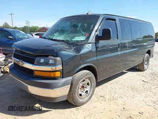 2017 Chevrolet Express Passenger LT z VIN 1GAZGPFGXH1166220, wystawiony jako IAAI lot #42018697 z przebiegiem 206 940 mil mil oraz . Historia ofert i sprzedaży dostępna na DreamBid. Obrazek 2.