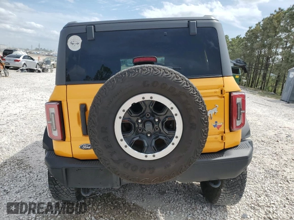 2022 Ford Bronco z VIN 1FMEE5DH2NLB68468, wystawiony jako Copart lot #53645805 z przebiegiem 25 411 mil mil oraz Szkoda całkowita • Salvage title. Historia ofert i sprzedaży dostępna na DreamBid. Obrazek 6.