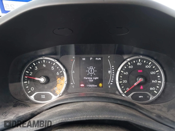 2017 Jeep Renegade Altitude z VIN ZACCJABB7HPE88450, wystawiony jako IAAI lot #41785466 z przebiegiem 119 370 mil mil oraz . Historia ofert i sprzedaży dostępna na DreamBid. Obrazek 7.