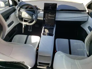 2023 Fisker Ocean One z VIN VCF1ZBU27PG001925, wystawiony jako Copart lot #65253054 z przebiegiem 5757 mil mil oraz Szkody całkowita. Historia ofert i sprzedaży dostępna na DreamBid. Obrazek 8.