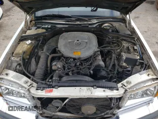 1985 Mercedes-Benz 380 z VIN WDBCA32C8FA127549, wystawiony jako Copart lot #54406985 z przebiegiem 167 688 mil mil oraz Szkoda całkowita • Salvage title. Historia ofert i sprzedaży dostępna na DreamBid. Obrazek 11.