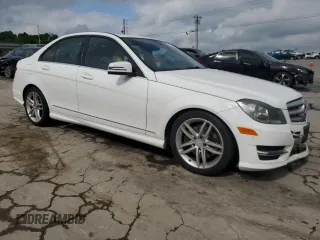 2013 Mercedes-Benz C 300 Sport z VIN WDDGF8AB3DA788872, wystawiony jako Copart lot #56325655 z przebiegiem 173 183 mil mil oraz Szkoda całkowita • Salvage title. Historia ofert i sprzedaży dostępna na DreamBid. Obrazek 4.